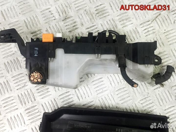 Блок предохранителей Toyota Avensis 2 8274105030