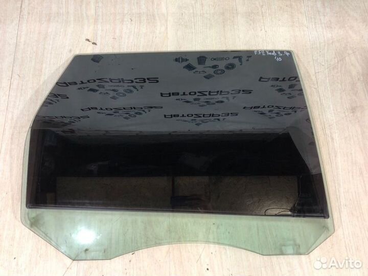 Стекло двери заднее правое Ford Focus CB sida 2010