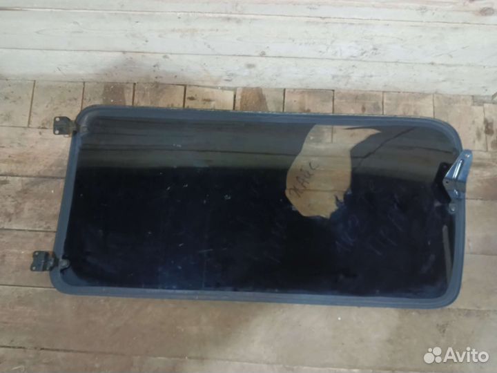 Стекло заднее левое Toyota Hiace 1996г