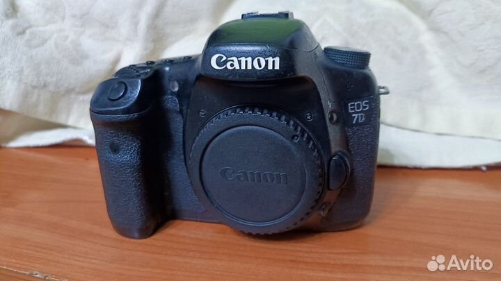 Зеркальный фотоаппарат Canon 7D body 18,5 k пробег
