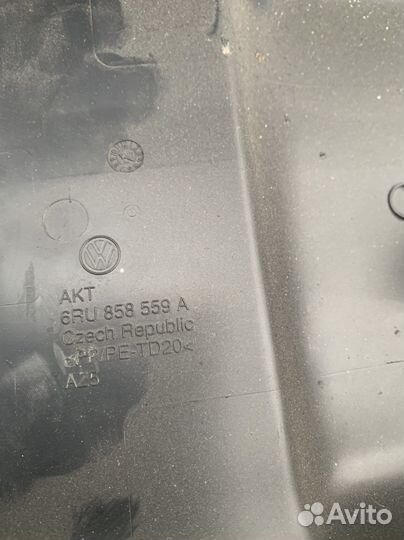 Кожух рулевой колонки Volkswagen Polo седан