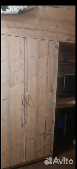 Детская кровать чердак со шкафом и столом