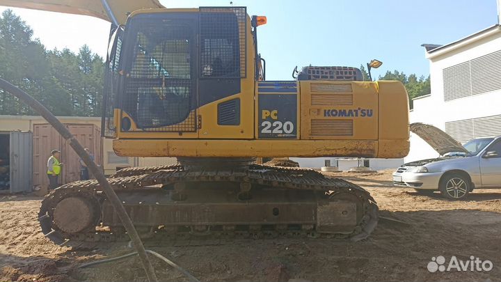 Гусеничный экскаватор Komatsu PC220-8M0, 2016