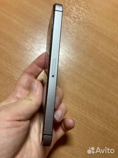 Телефон iPhone 5s