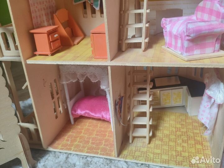 Большой кукольный домик с мебелью деревянный