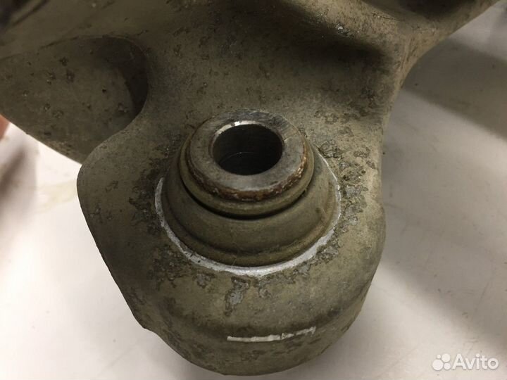 Кулак поворотный задний правый