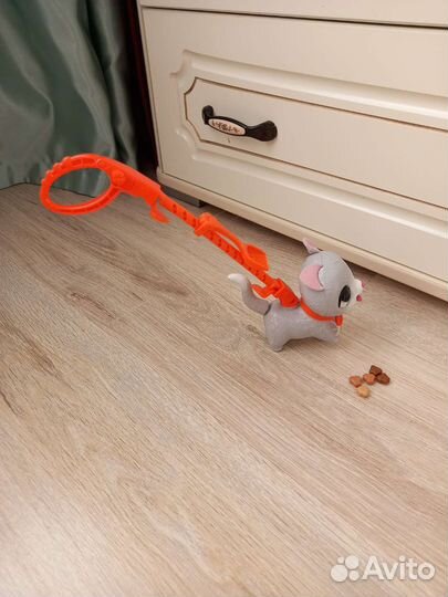 Собака на поводке и кормом,от Furreal friends