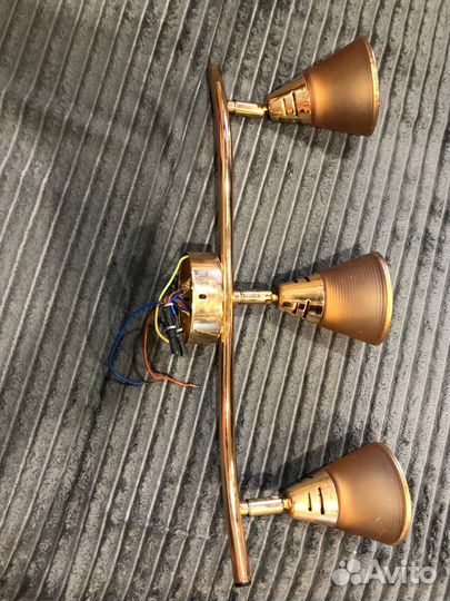 Продам люстру