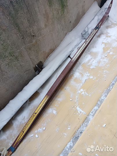 Лыжи, ботинки, клюшки