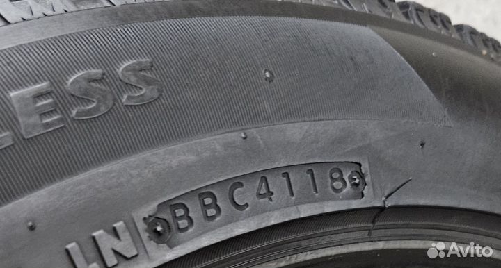 Bridgestone Blizzak VRX2 245/45 R19 98Q