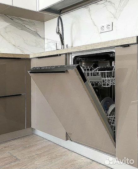 Кухня до потолка