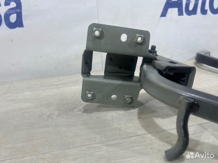 Петля крышки багажника правая Volkswagen Polo Sed