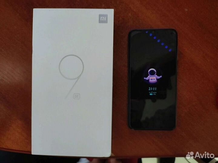 Телефон Xiaomi Mi 9 SE