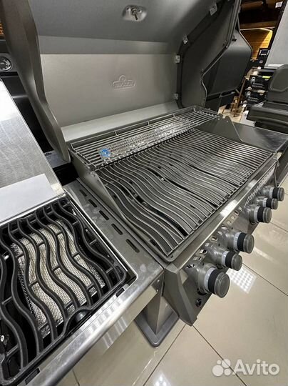 Газовый гриль Napoleon Rogue 525 SE