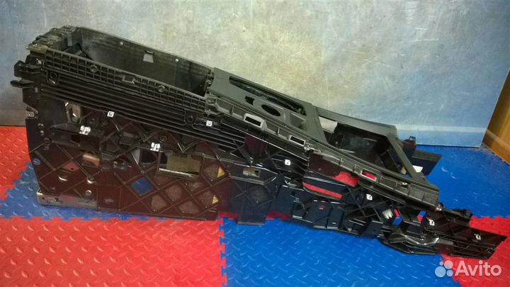 Подлокотник BMW X5 E70