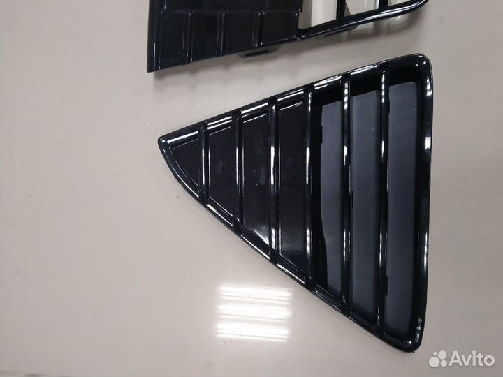 Решетки в бампер новые аналог Ford Focus 3 глянец