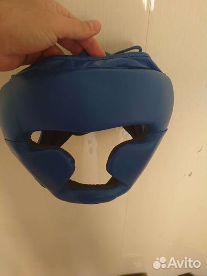 Боксерские перчатки, шлем