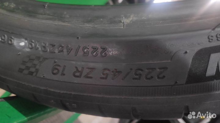 Michelin Pilot Sport 4 225/45 R19 96W