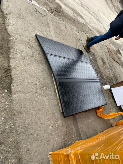 Крышка в кузов toyota hilux revo