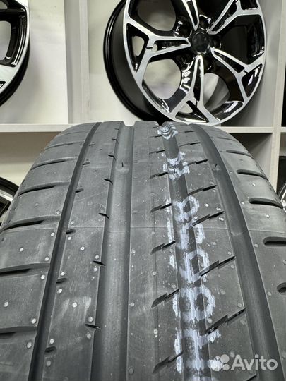 Yokohama Advan Sport V107 265/35 R20 99Y