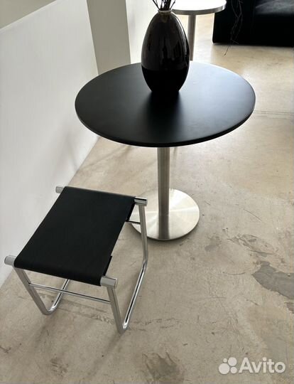 Круглый стол дизайнерский