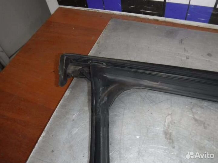 Уплотнитель двери передний левый Chevrolet Cruze