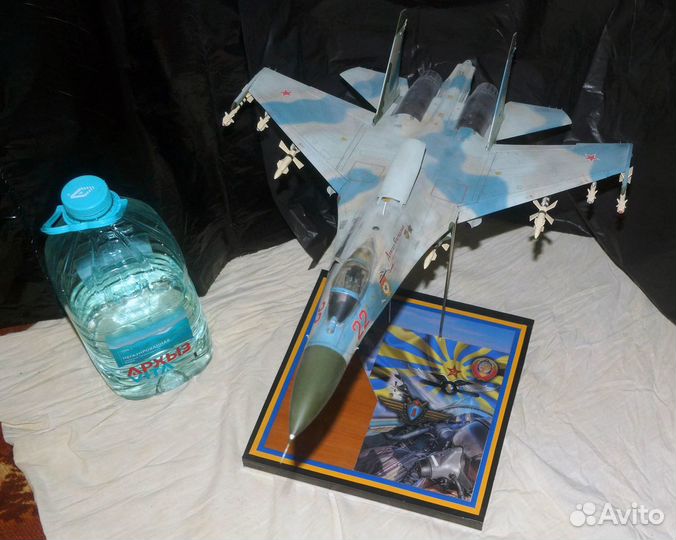 Демонстрационная модель самолёта Су-27