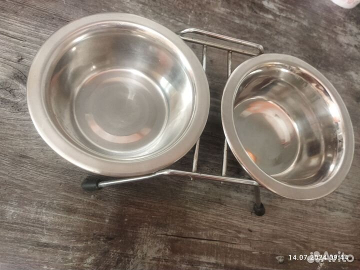 Закрытый лоток для кошек,лежанка, совок, миски