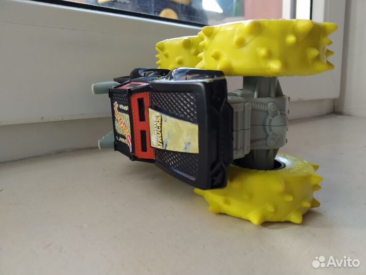 Hot Wheels монстр трак