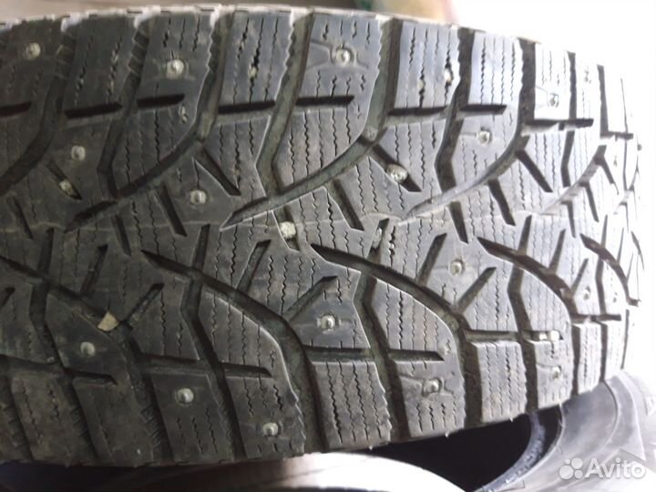 Bridgestone Blizzak Spike-02 SUV 215/65 R16