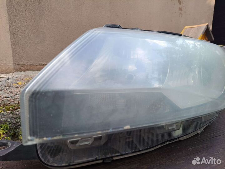 Фара левая Skoda Rapid