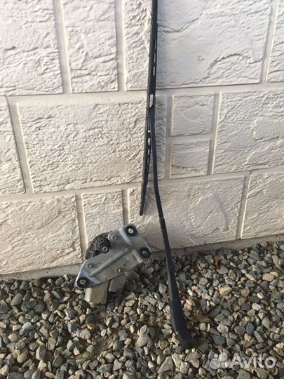 Моторчик крышки багажника Приора хэтчбек