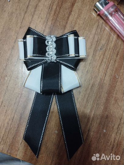 Галстук брошь для школьницы