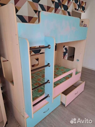Двухъярусная кровать бу с матрасами