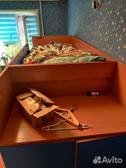 Кровать двухьярусная с матрасами