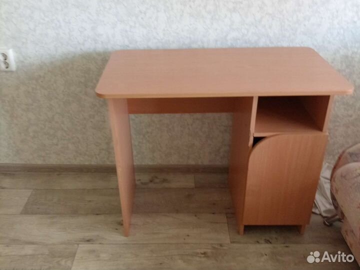 Письменный стол и кресло б/у
