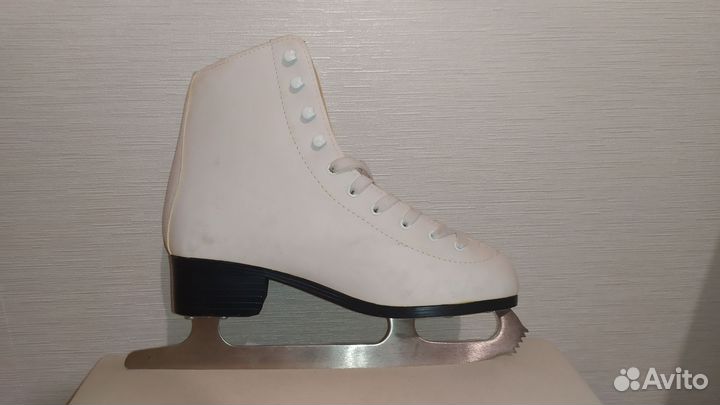 Коньки фигурные женские 41 размер