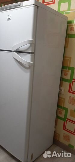 Продаётся холодильник indesit