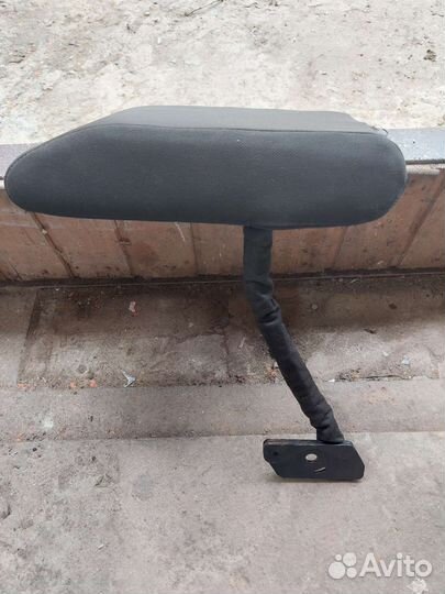 Подлокотник на hyundai solaris 1