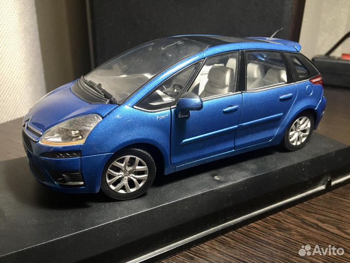 Модель Citroen C4 Picasso 1/24 Hongwell