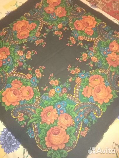 Павловопосадский шерстяной платок