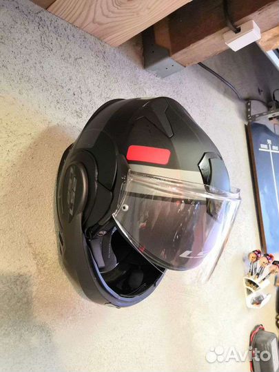 Настенный держатель шлема