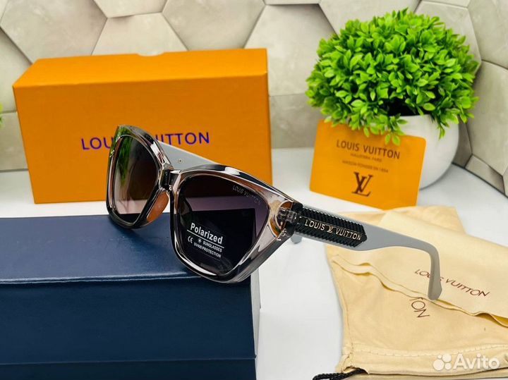 Солнцезащитные очки Louis Vuitton