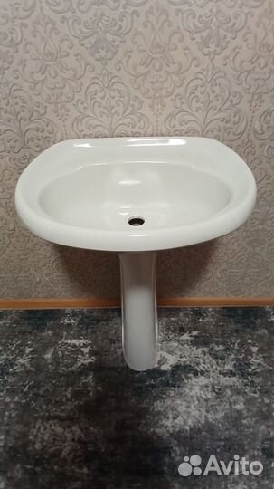 Раковина с пьедесталом