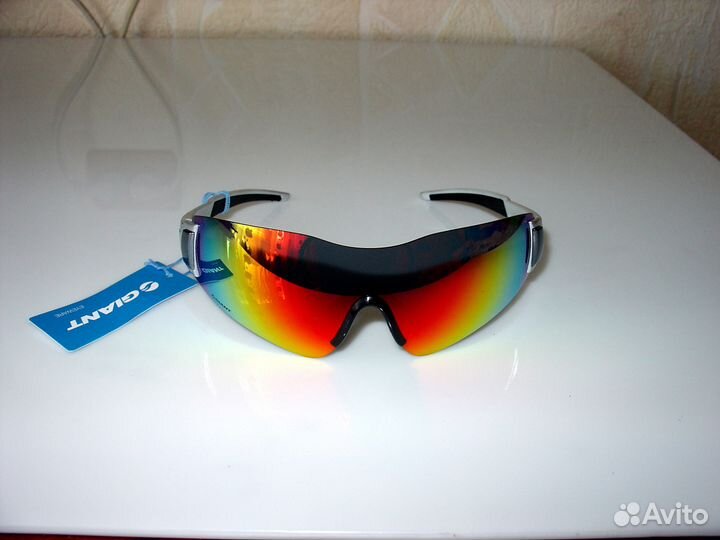 Продаю новые фирменные солнцезащитные очки Giant