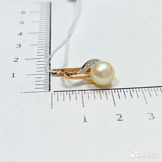 Золотые серьги с камнем