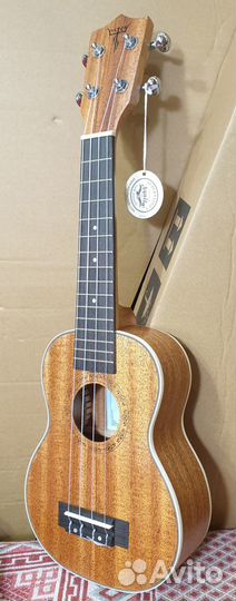 Укулеле из красного дерева