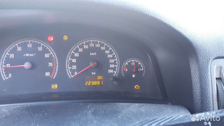 Продам панель приборов Опель вектра с 1.8