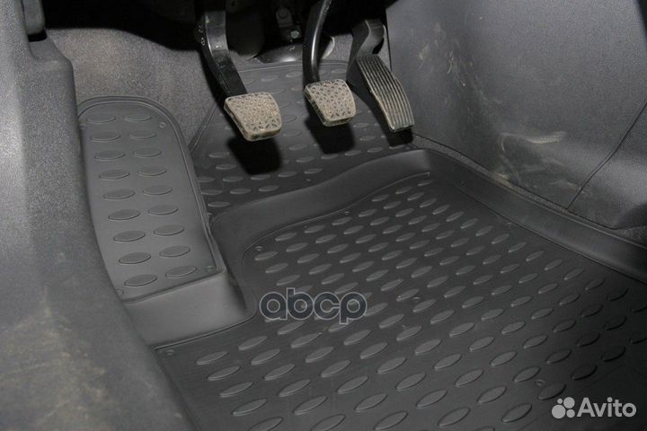 Комплект резиновых автомобильных ковриков в сал