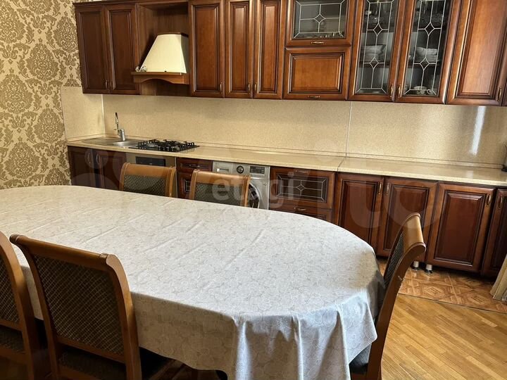 4-к. квартира, 130 м², 3/6 эт.